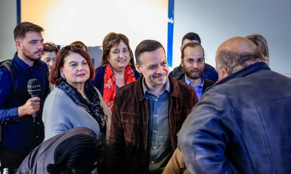 Χριστουγεννιάτικο γεύμα αγάπης από τον δήμο Αθηναίων στους άστεγους της πόλης (Εικόνες)